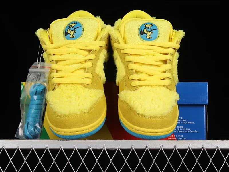 All categories Nk SB Dunk Series Nk SB Dunk Low low-top sneakers OG version Grateful Dead x Nk SB Dunk Low "Yellow Bear" joint model yellow and blue bear sports skateboard shoes CJ5378-700